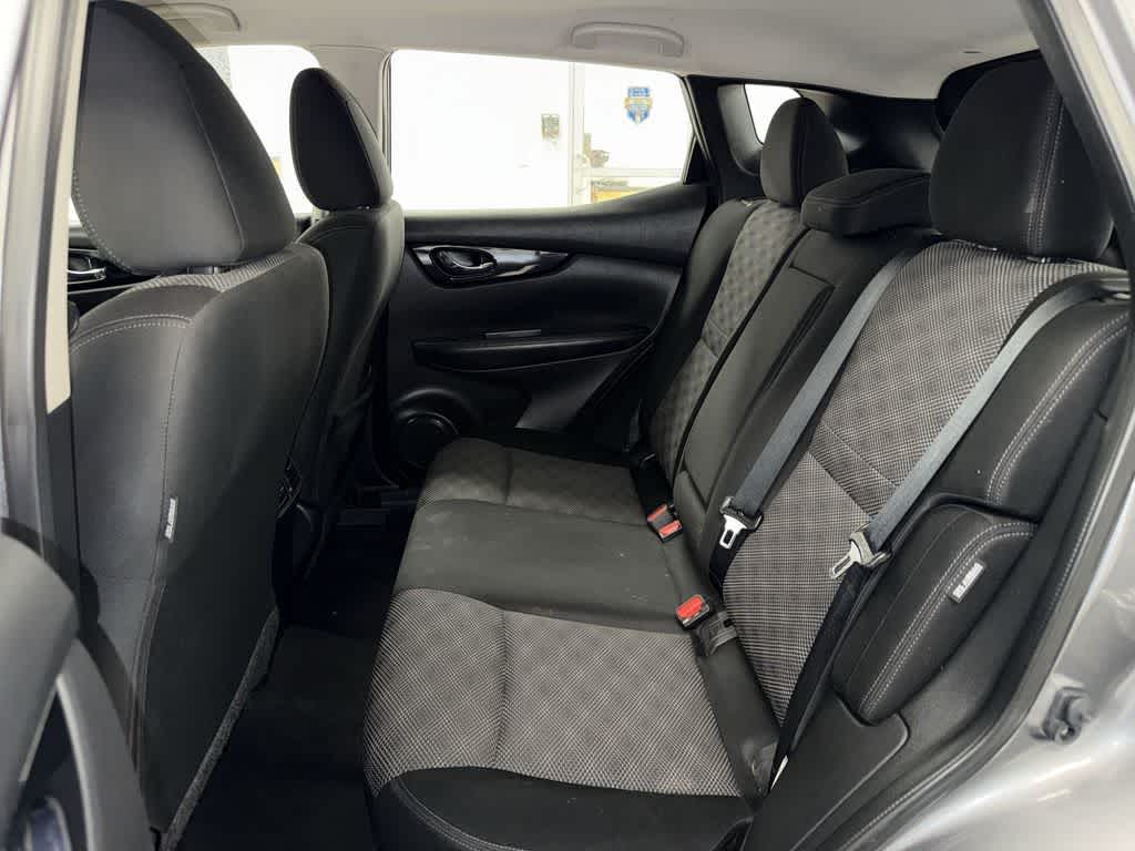 Thumbnail: 2020 Nissan Rogue Sport - 17