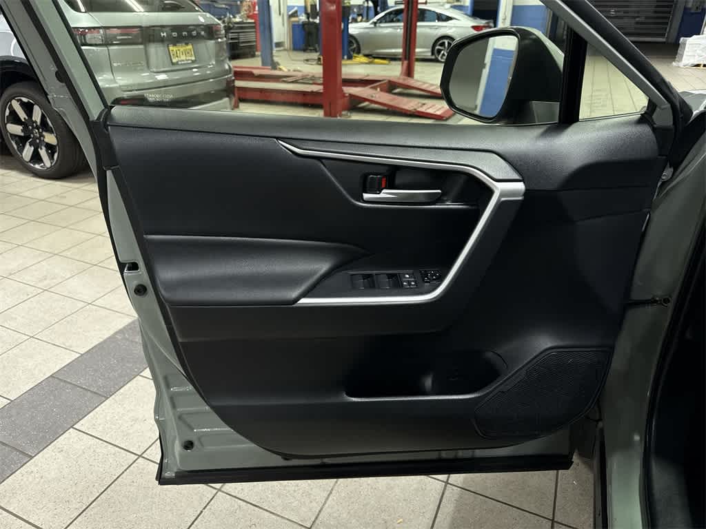 Thumbnail: 2019 Toyota RAV4 - 30