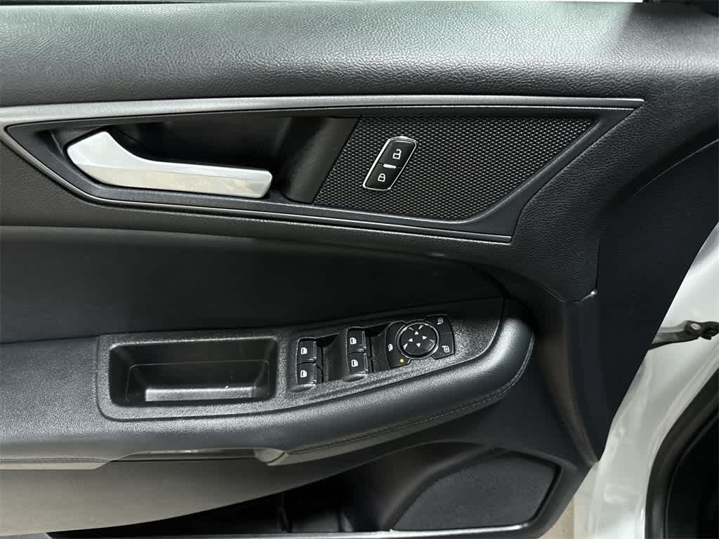 Thumbnail: 2020 Ford Edge - 22