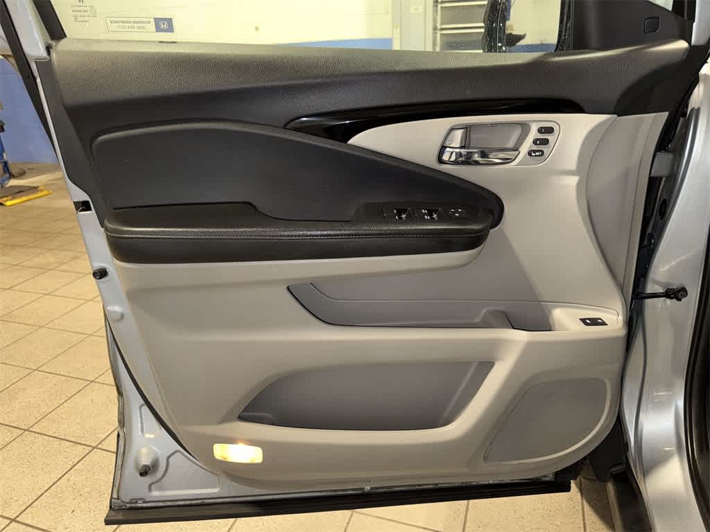 Thumbnail: 2019 Honda Pilot - 33