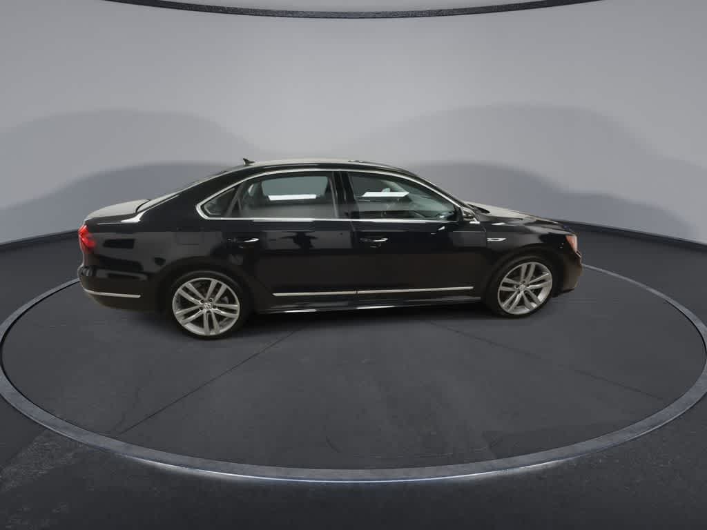 Thumbnail: 2017 Volkswagen Passat - 9
