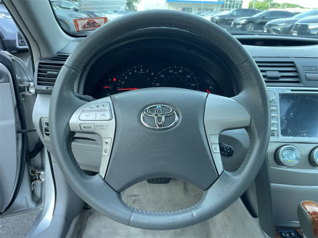 2009 Toyota Camry LE 18