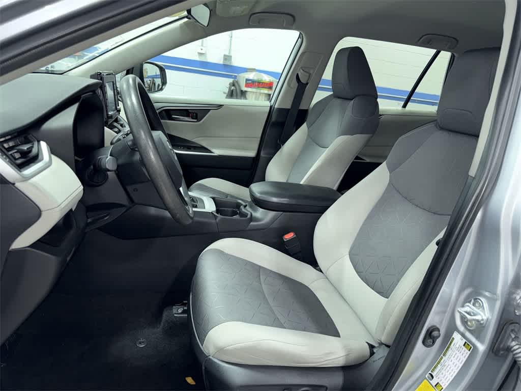 Thumbnail: 2021 Toyota RAV4 - 15