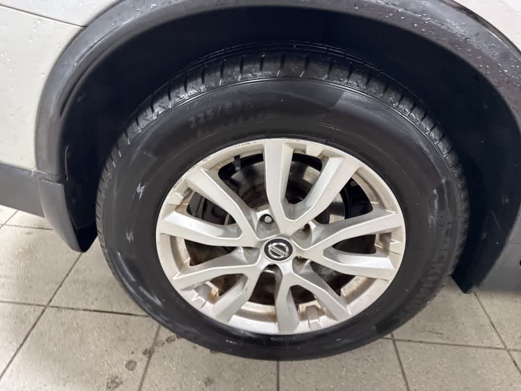 Thumbnail: 2017 Nissan Rogue - 24