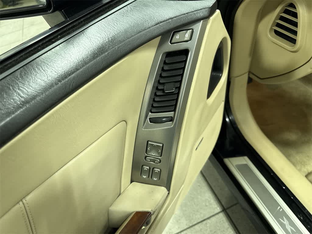 2007 Cadillac XLR Base 22