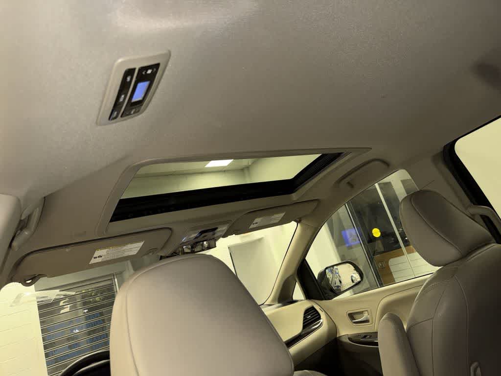 Thumbnail: 2020 Toyota Sienna - 26