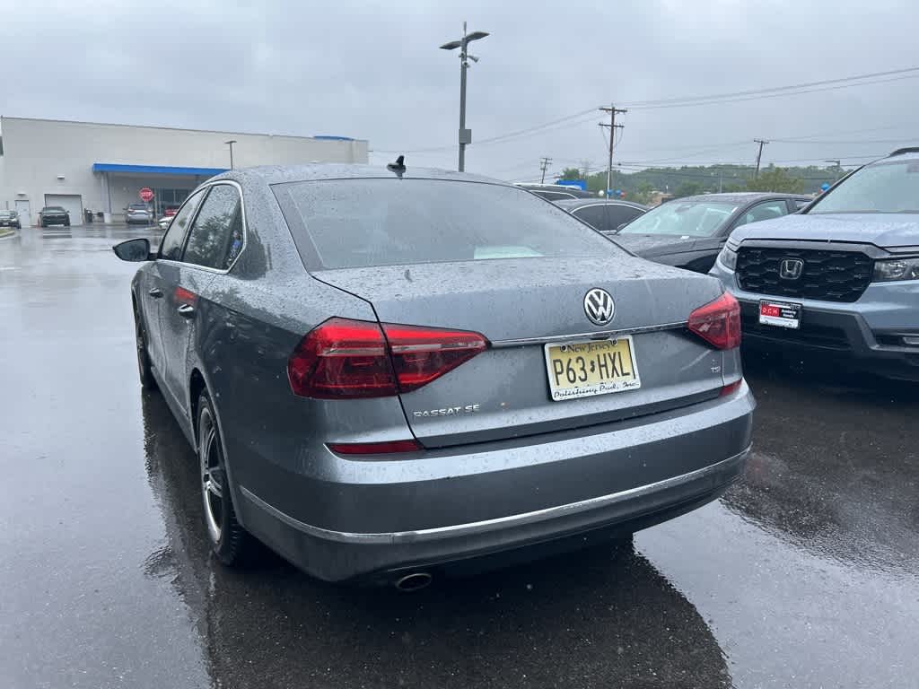 2017 Volkswagen Passat SE 12