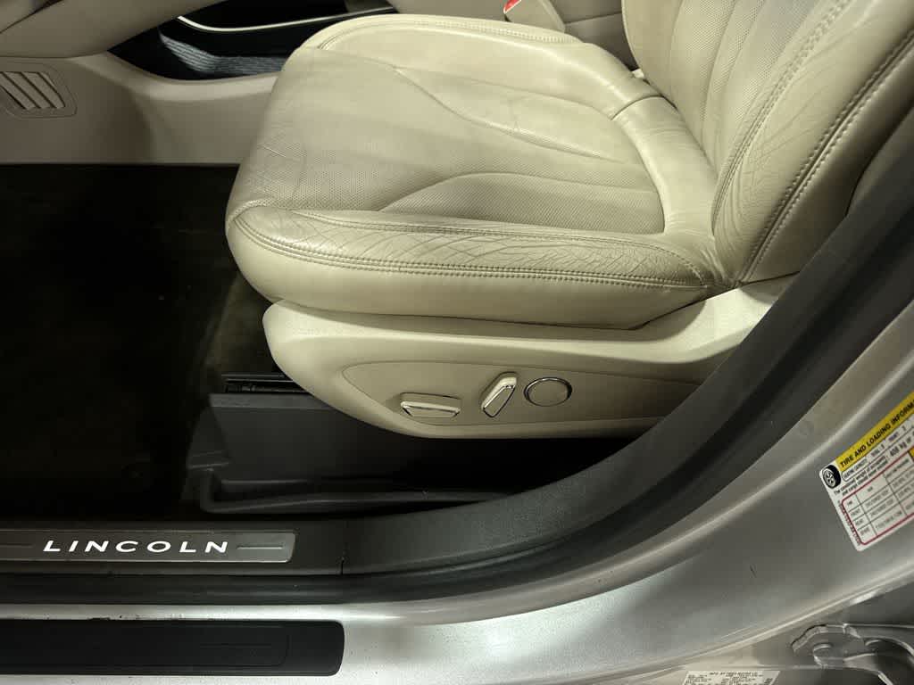 Thumbnail: 2016 Lincoln MKX - 24