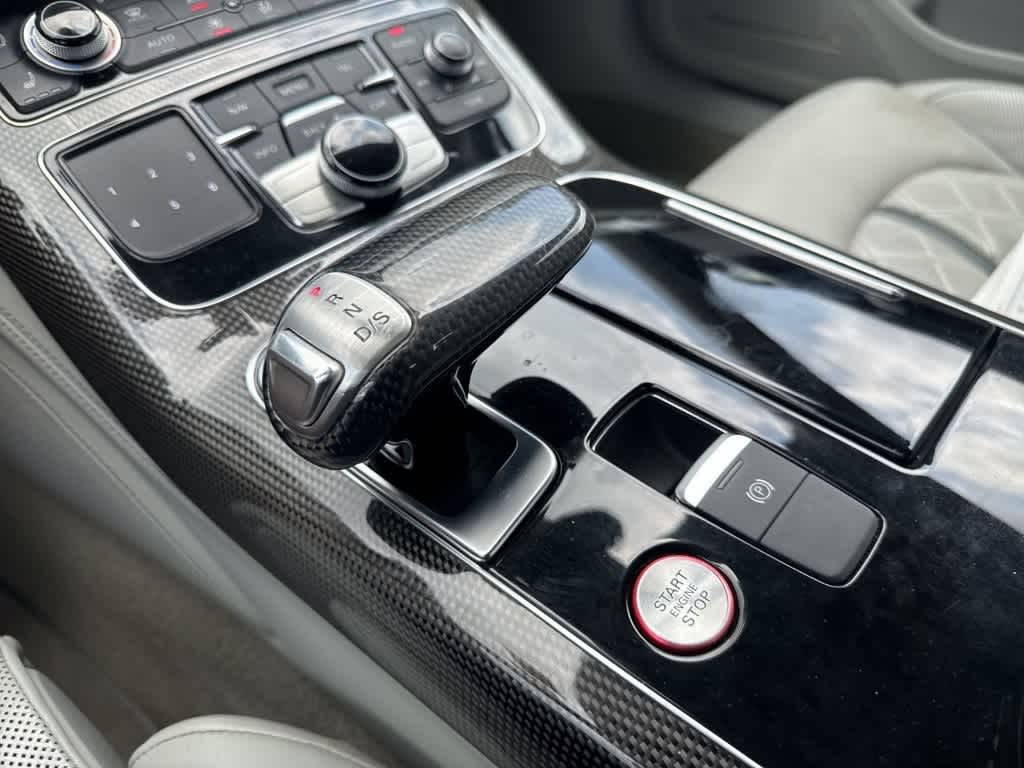 Thumbnail: 2015 Audi S8 - 16
