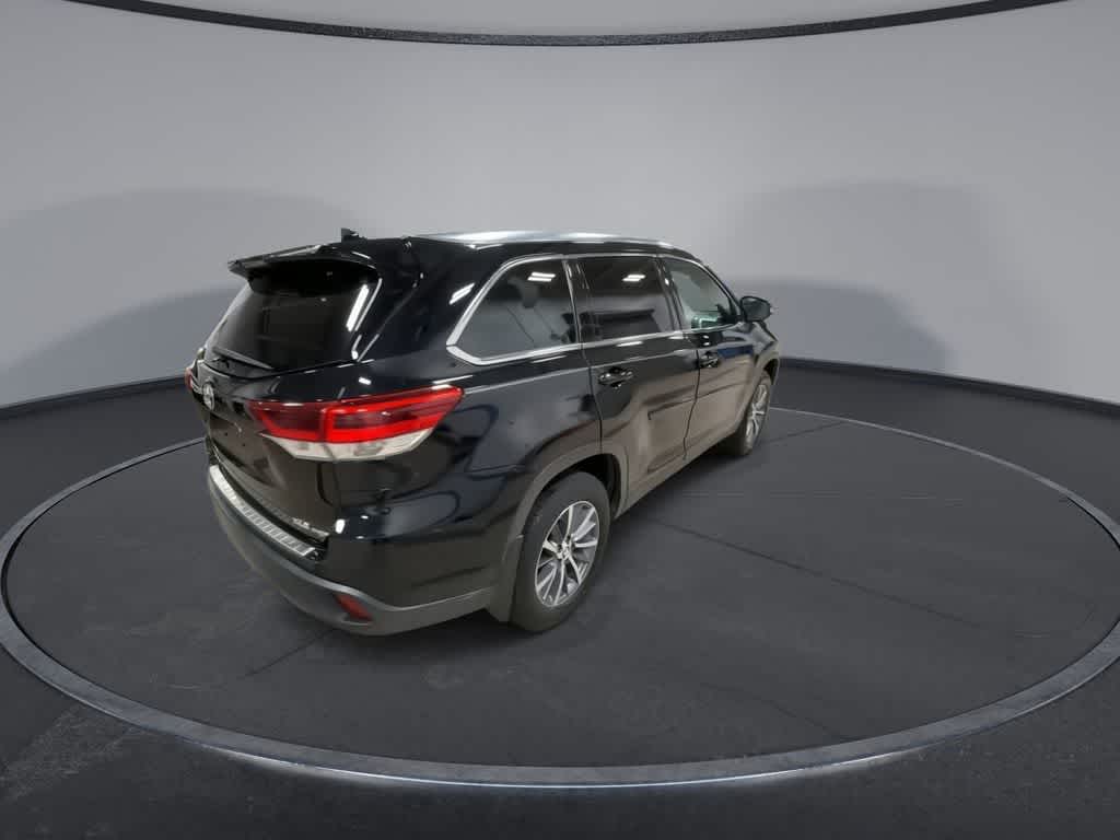 Thumbnail: 2019 Toyota Highlander - 8