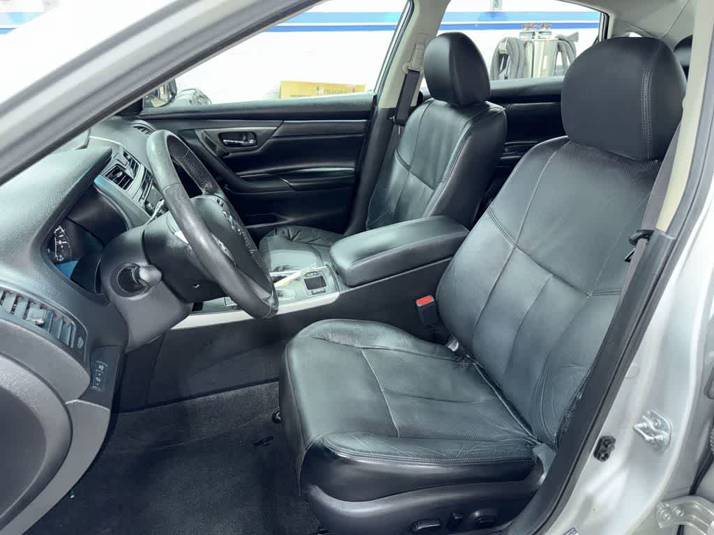 Thumbnail: 2015 Nissan Altima - 15