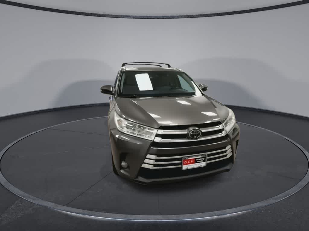 Thumbnail: 2017 Toyota Highlander - 3