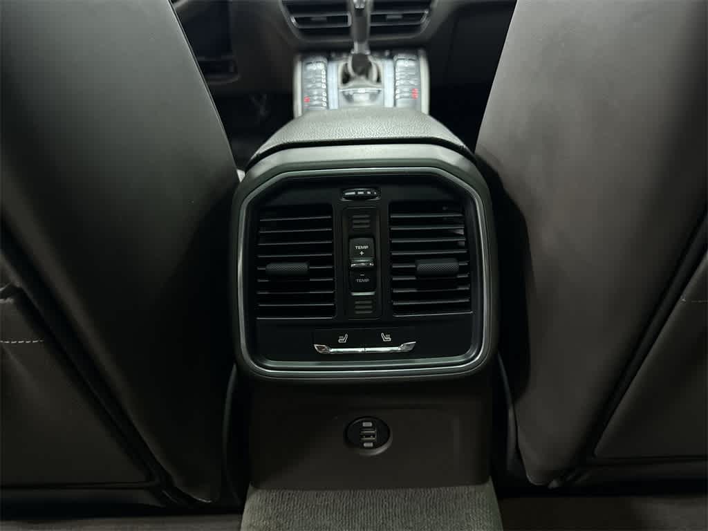 Thumbnail: 2019 Porsche Macan - 30