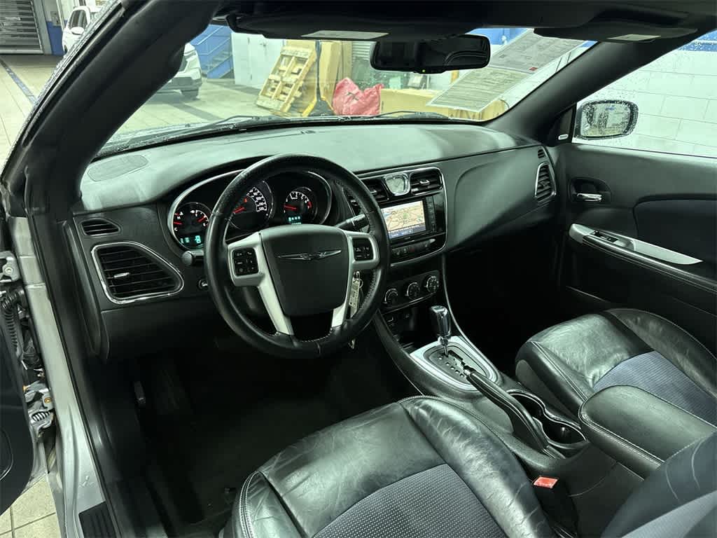 Thumbnail: 2013 Chrysler 200 - 27