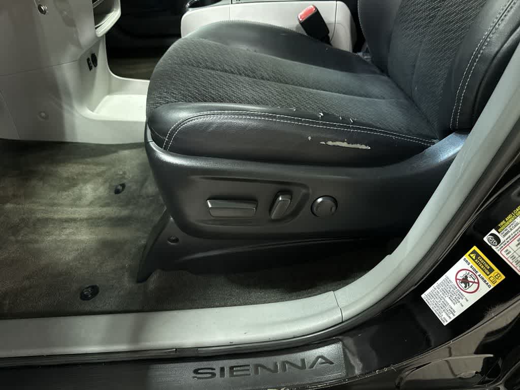 Thumbnail: 2014 Toyota Sienna - 24