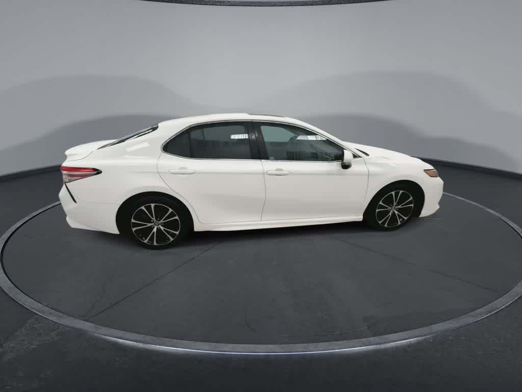 Thumbnail: 2018 Toyota Camry - 9
