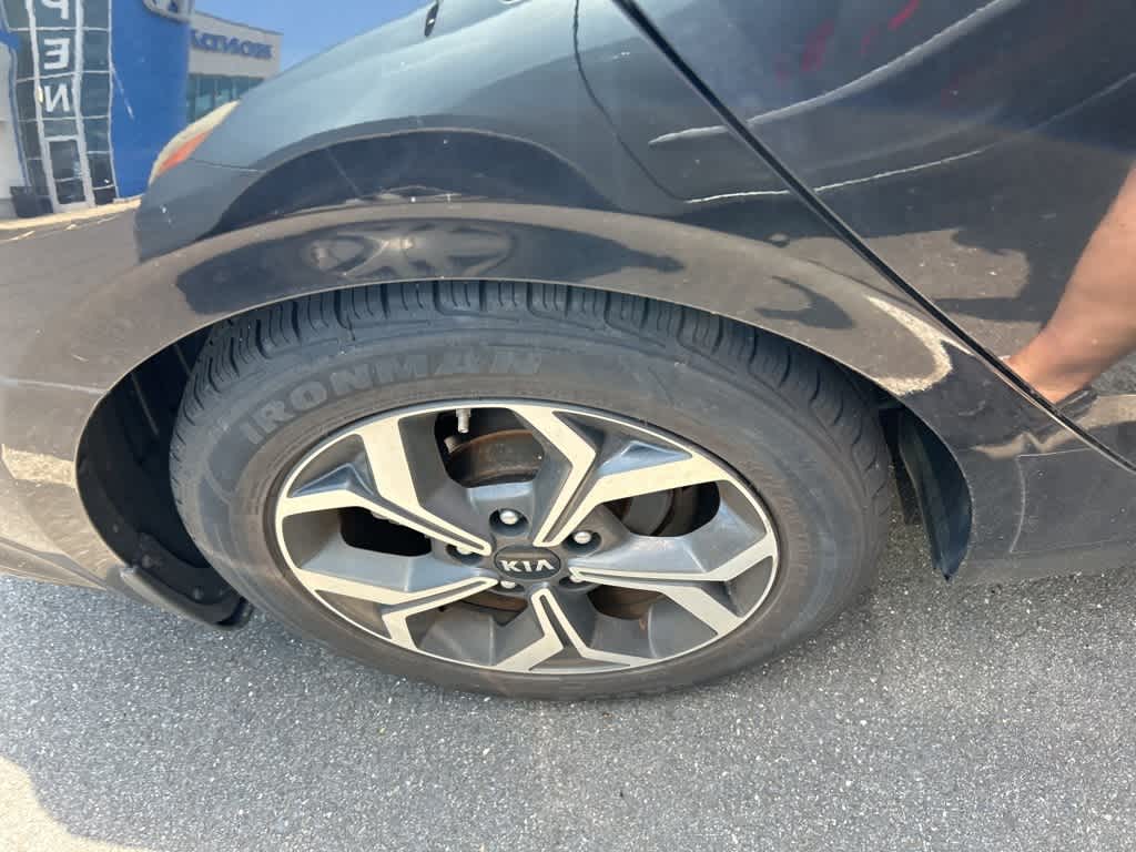 Thumbnail: 2020 Kia Forte - 16