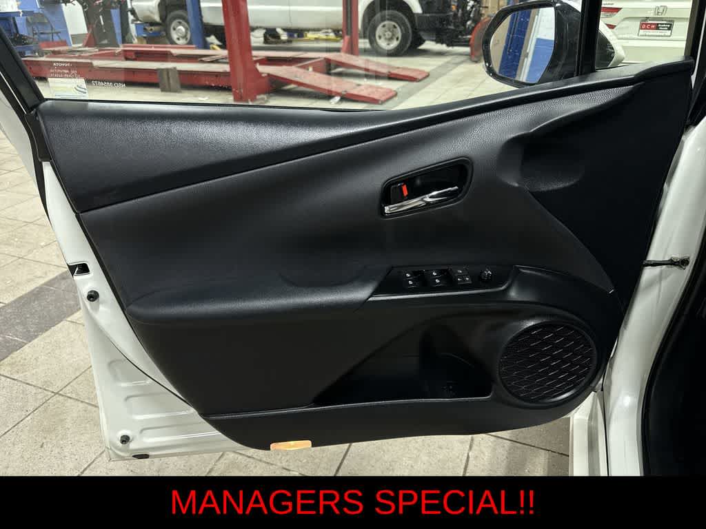 Thumbnail: 2018 Toyota Prius Prime - 30