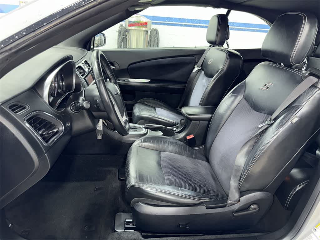 Thumbnail: 2013 Chrysler 200 - 15