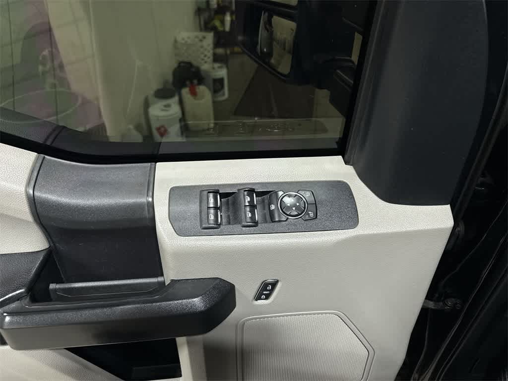 Thumbnail: 2019 Ford F-350 - 22