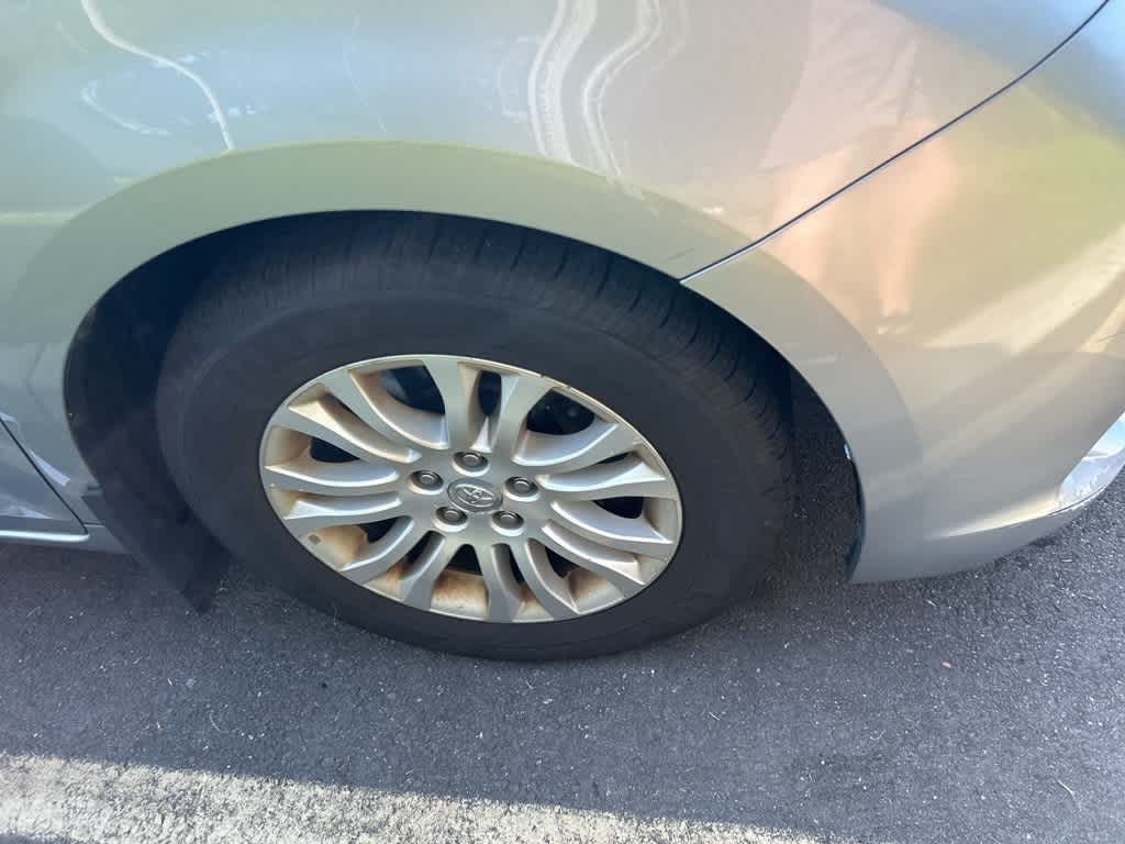 Thumbnail: 2015 Toyota Sienna - 4