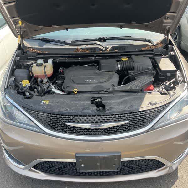 Thumbnail: 2017 Chrysler Pacifica - 25