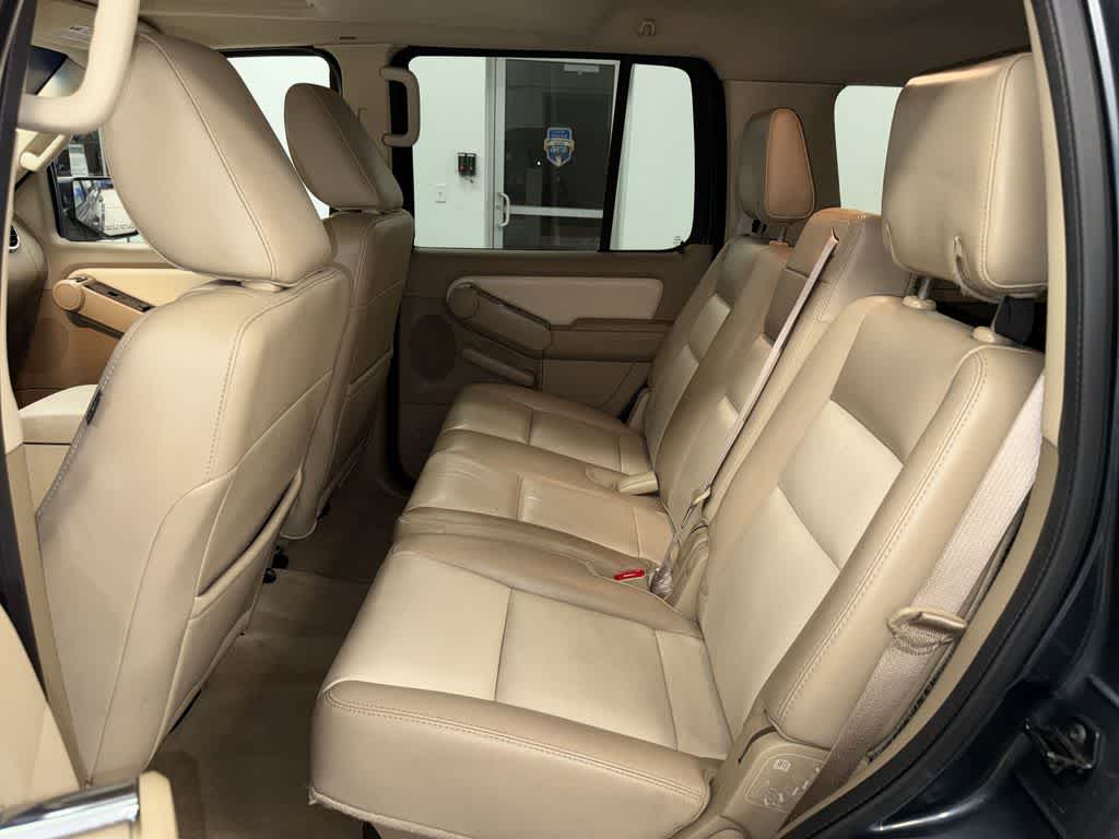 Thumbnail: 2010 Ford Explorer - 17