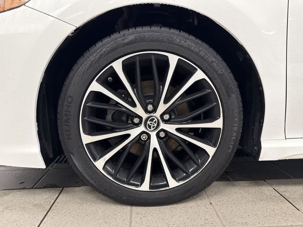 Thumbnail: 2018 Toyota Camry - 10