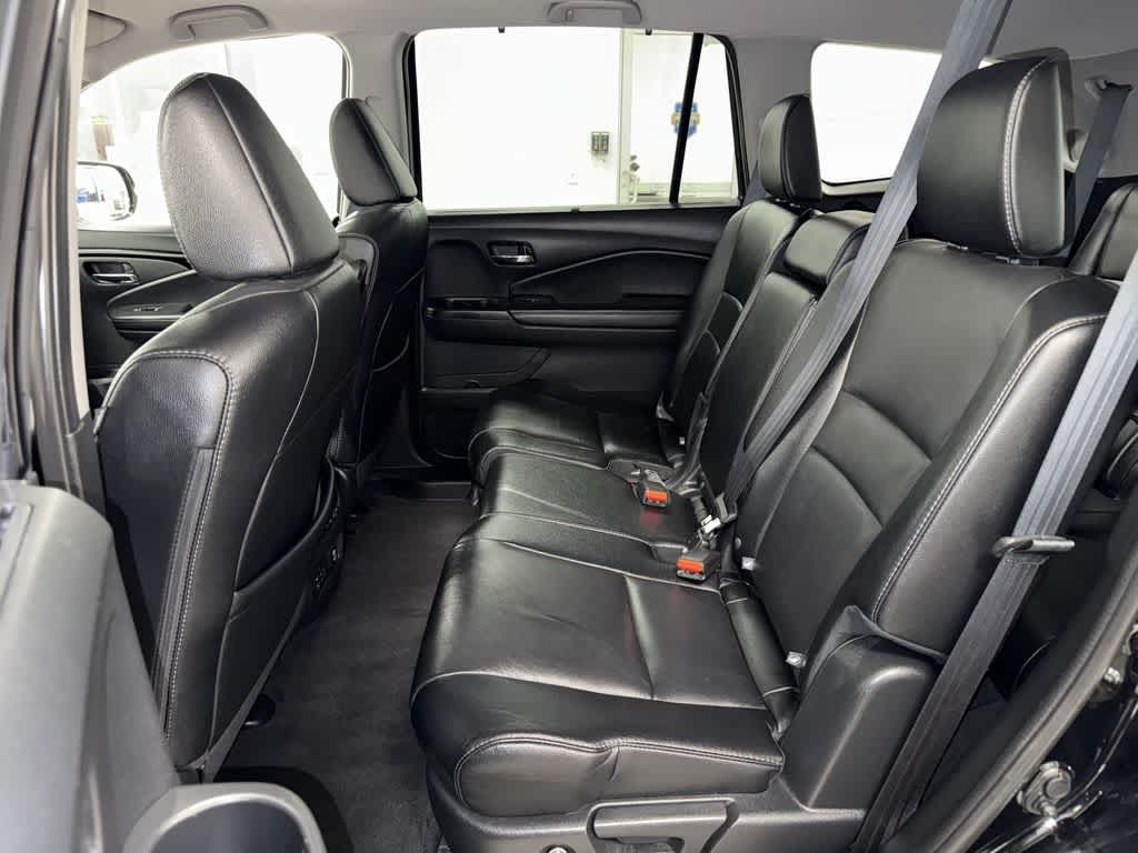 Thumbnail: 2017 Honda Pilot - 17