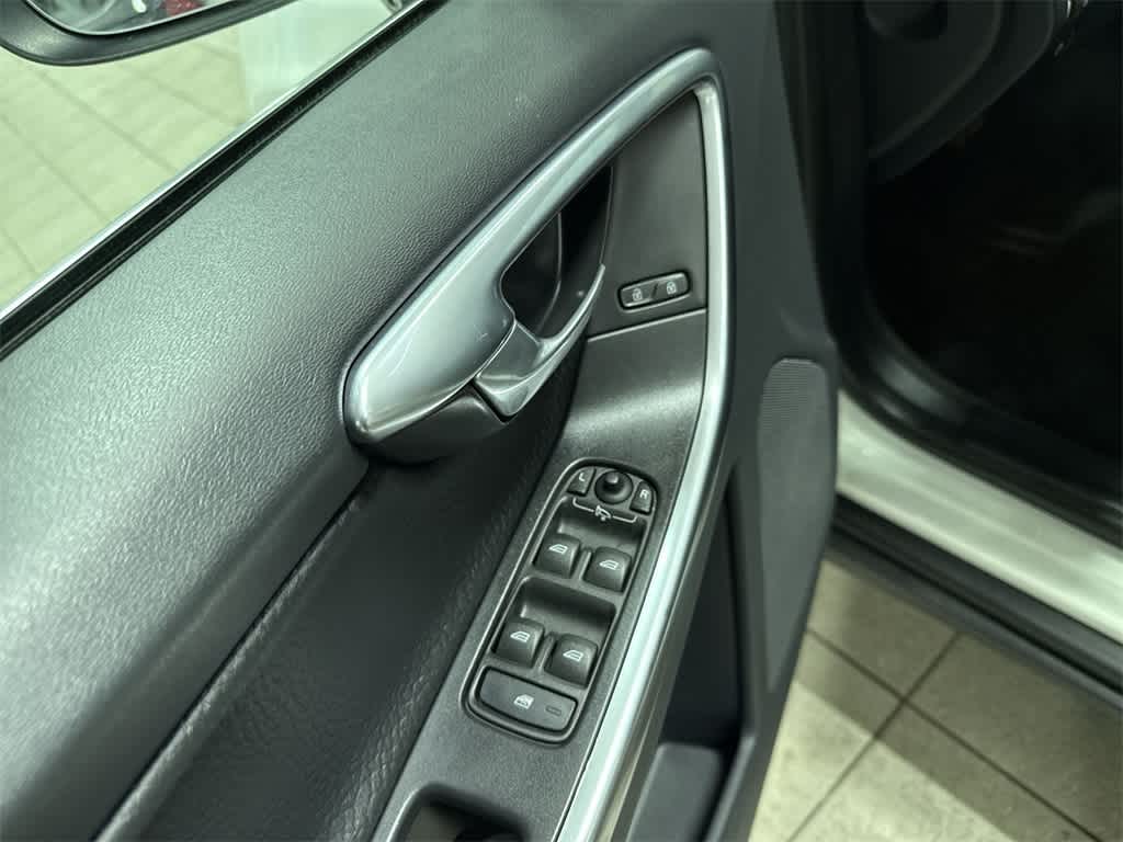 2012 Volvo XC60 3.2 21