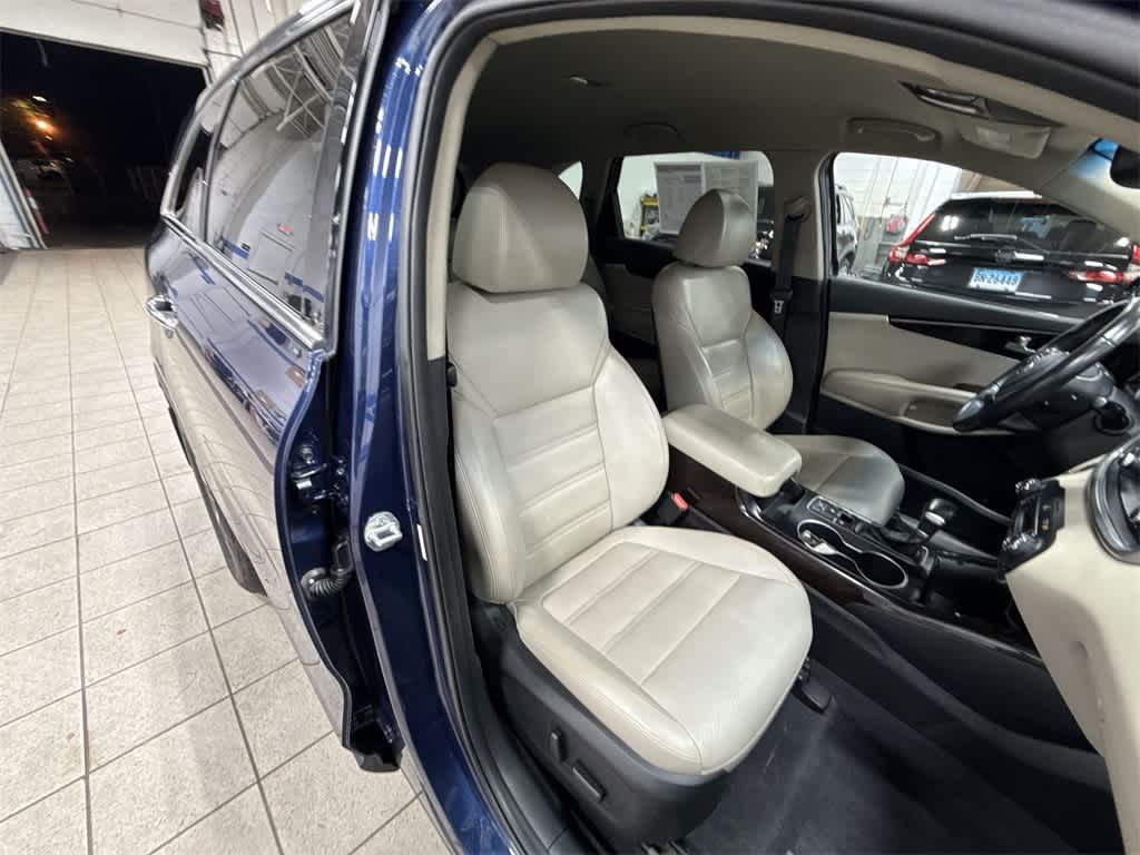 Thumbnail: 2019 Kia Sorento - 16