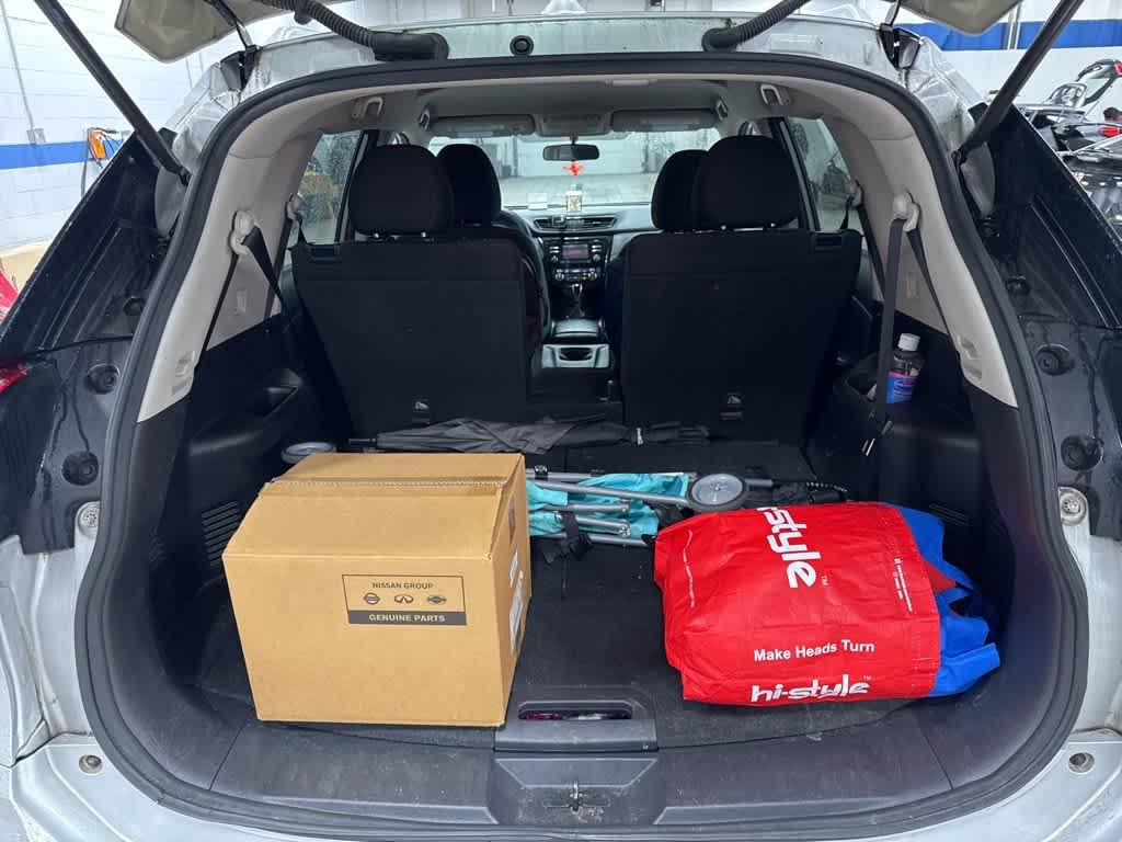 Thumbnail: 2017 Nissan Rogue - 18