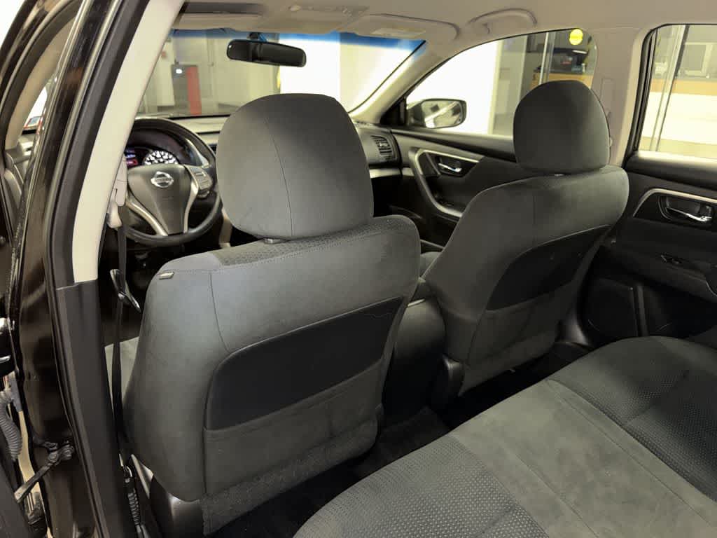 Thumbnail: 2015 Nissan Altima - 25