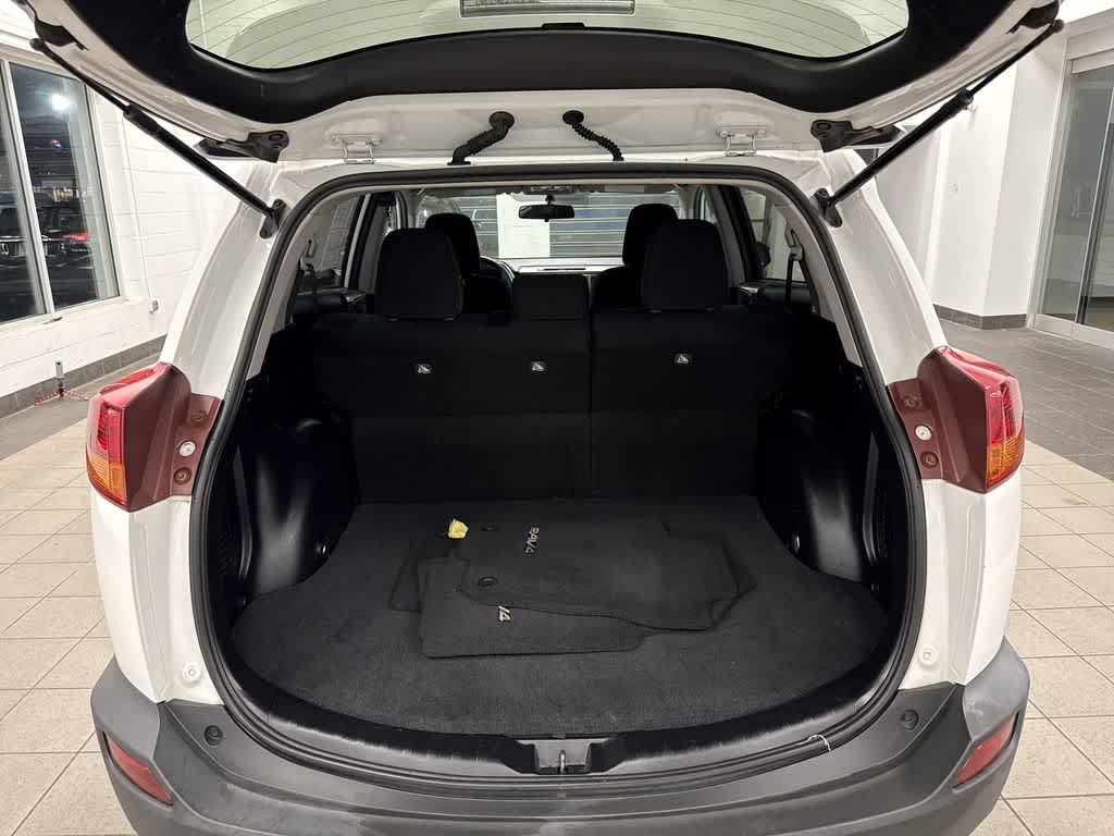 Thumbnail: 2015 Toyota RAV4 - 11