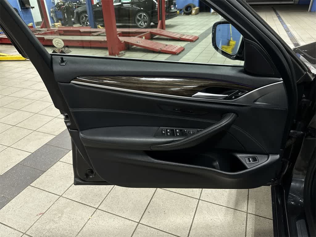 Thumbnail: 2020 BMW 5 Series - 31