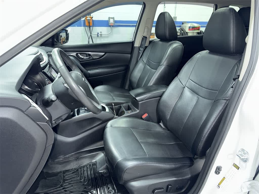 Thumbnail: 2015 Nissan Rogue - 15