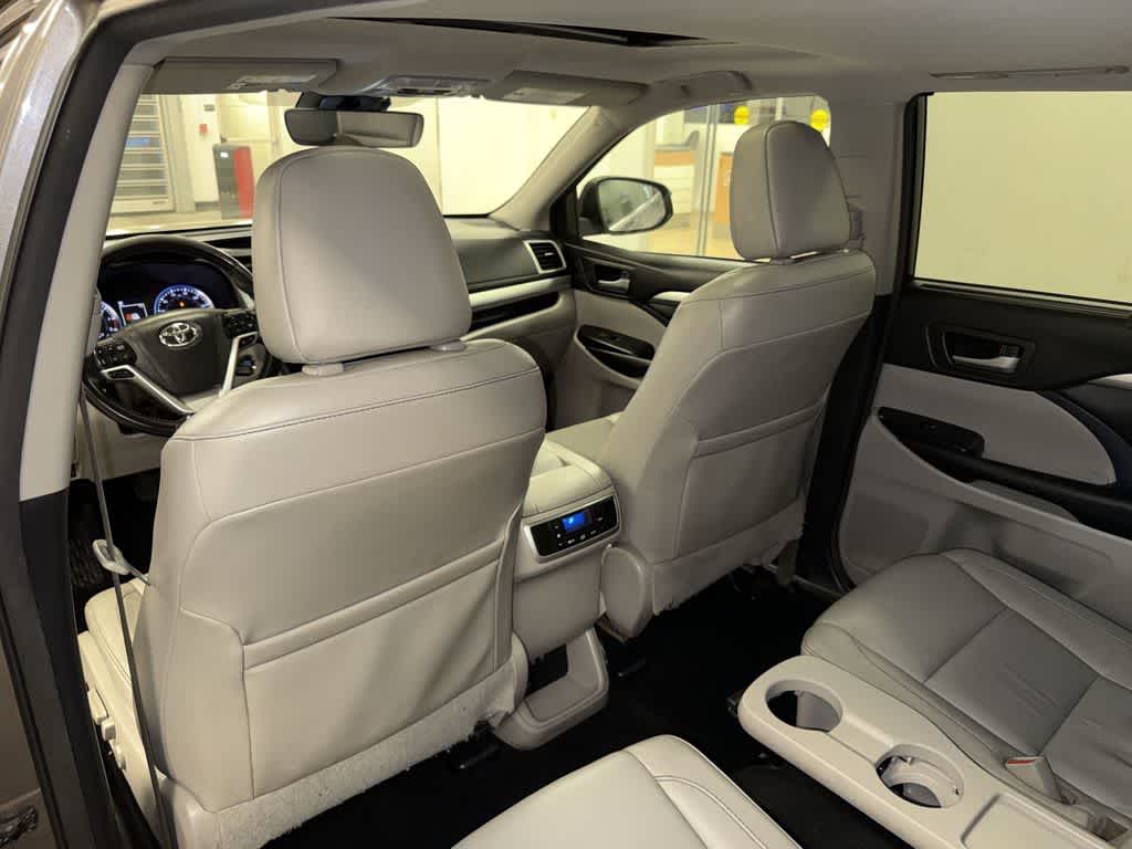 Thumbnail: 2017 Toyota Highlander - 30