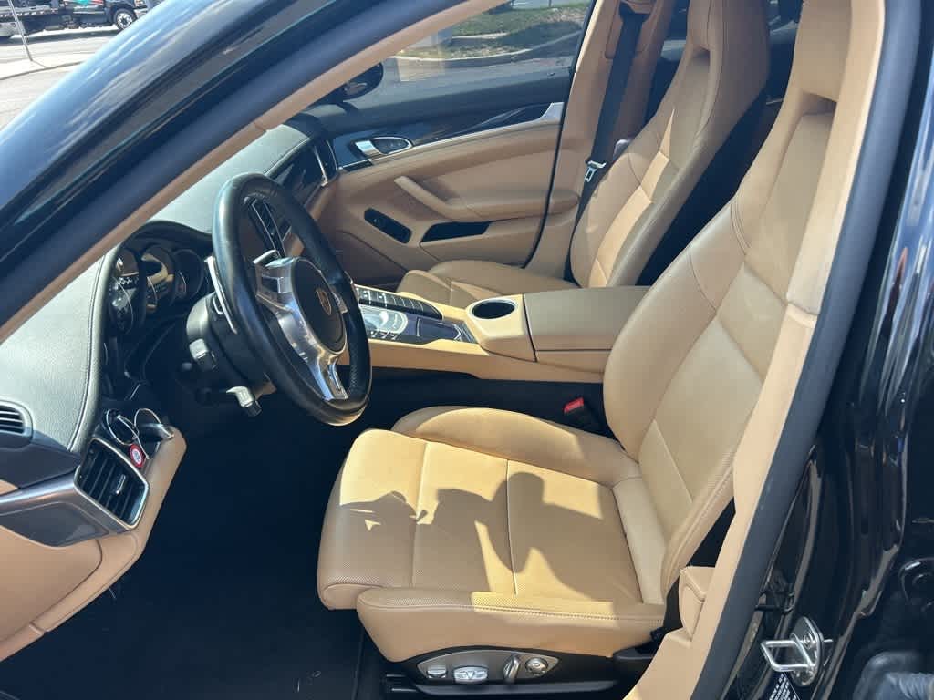 Thumbnail: 2016 Porsche Panamera - 12
