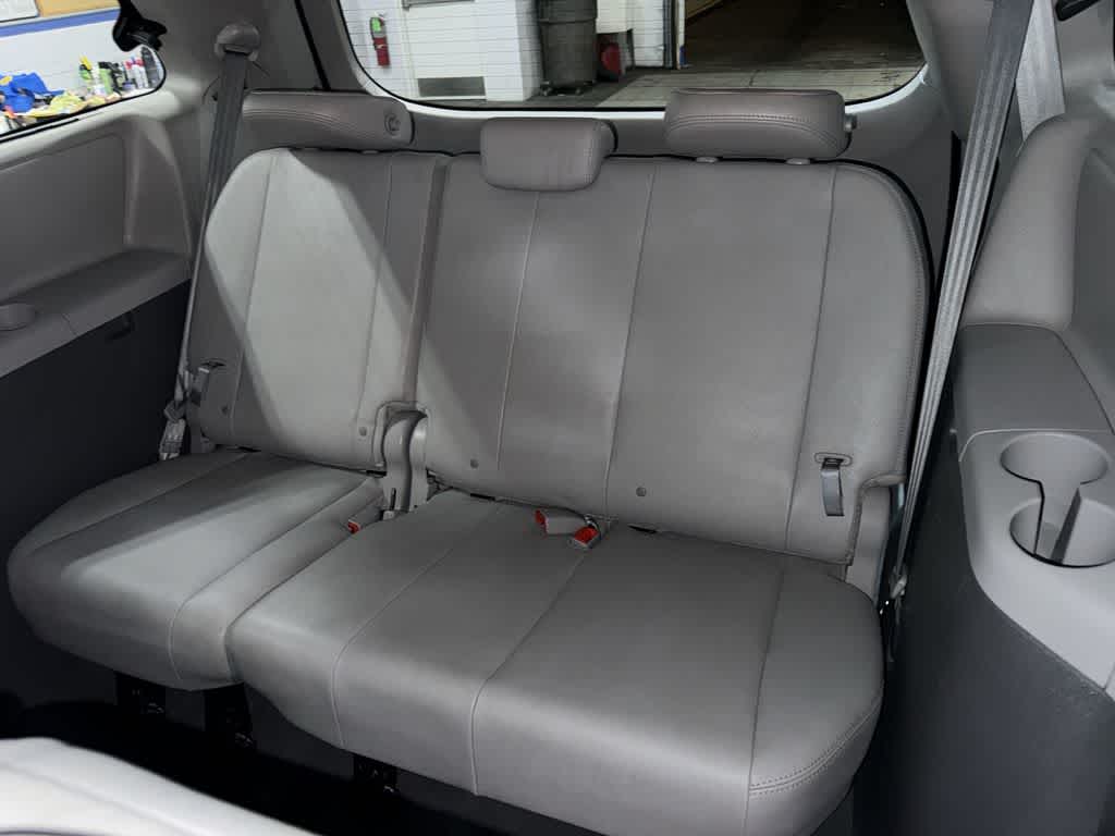 Thumbnail: 2020 Toyota Sienna - 18