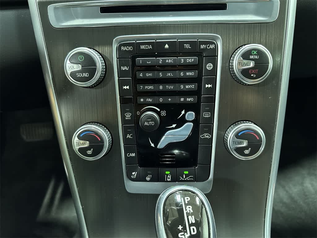 Thumbnail: 2015 Volvo XC60 - 22