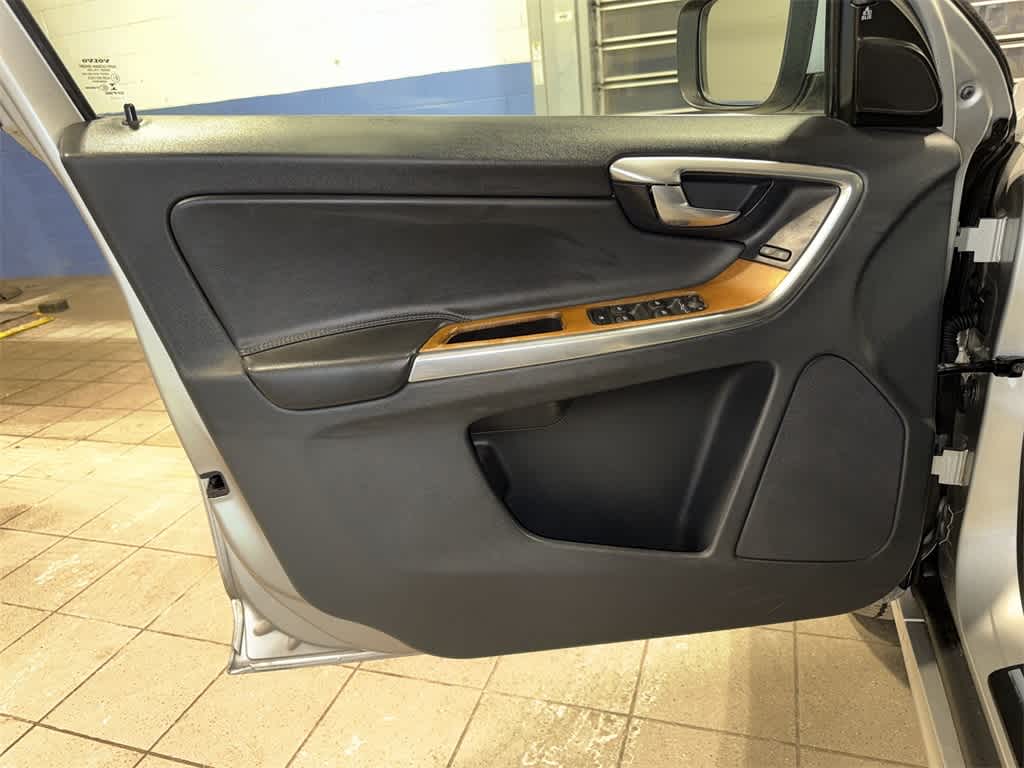 Thumbnail: 2017 Volvo XC60 - 30