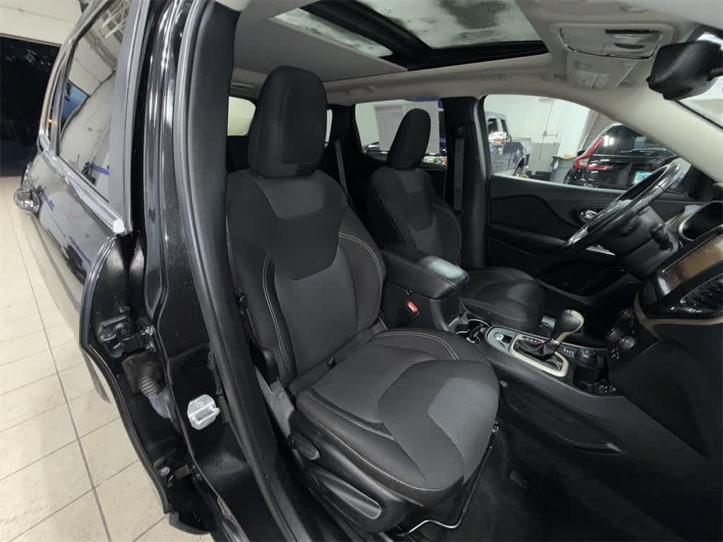 Thumbnail: 2015 Jeep Cherokee - 16