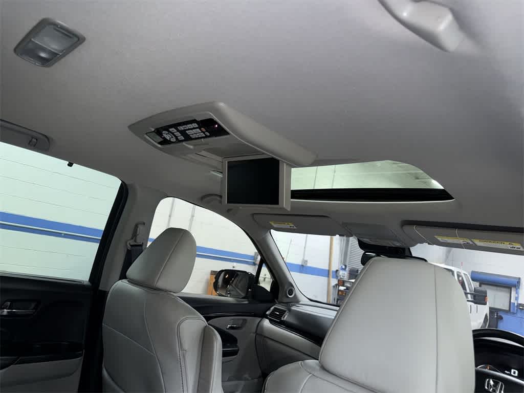 Thumbnail: 2018 Honda Pilot - 25