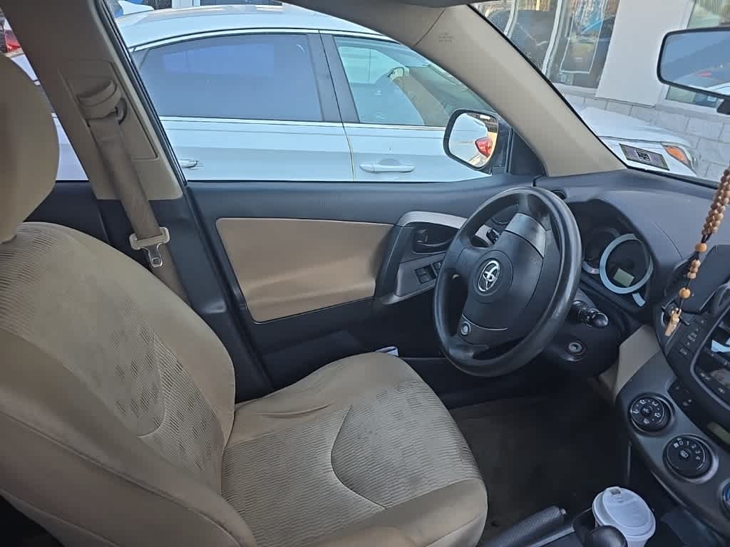 Thumbnail: 2011 Toyota RAV4 - 17