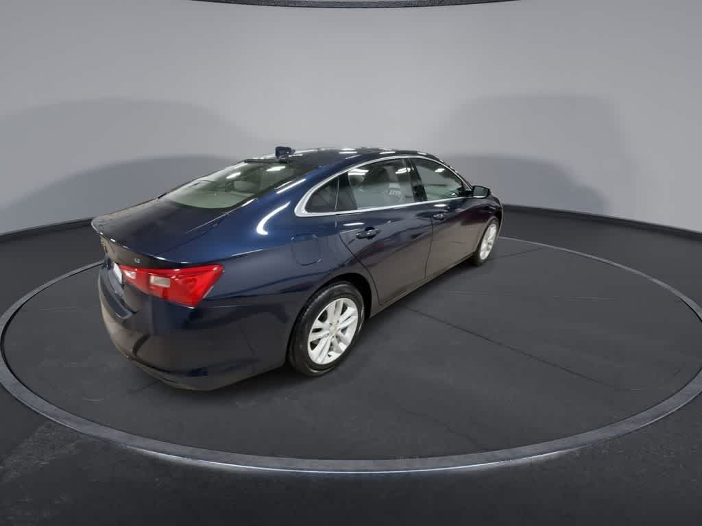 Thumbnail: 2018 Chevrolet Malibu - 8