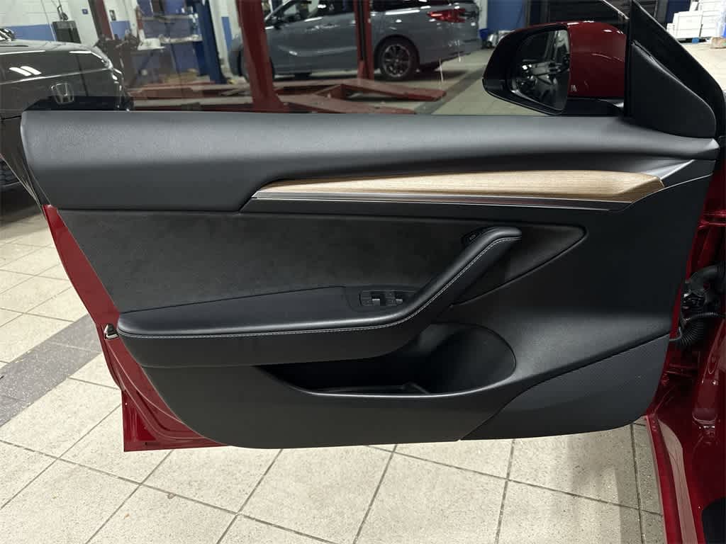 Thumbnail: 2023 Tesla Model 3 - 31