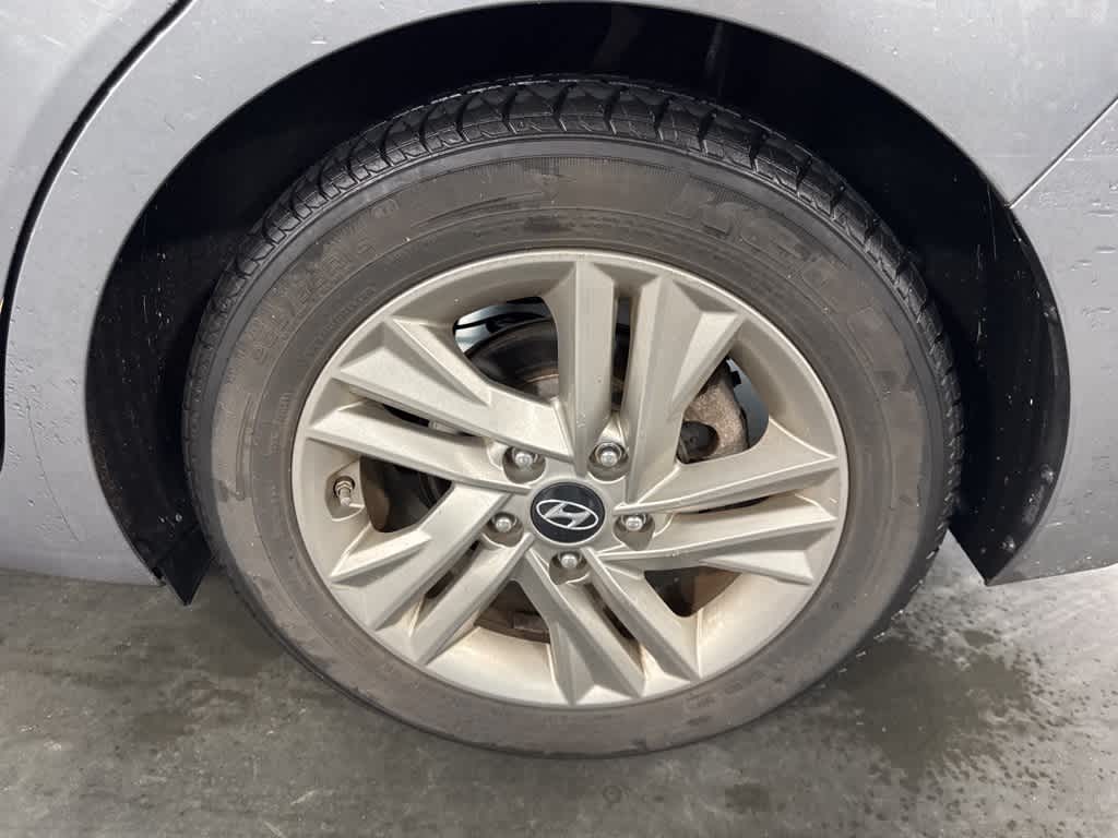 2019 Hyundai Elantra SEL 23