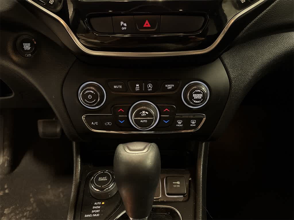 Thumbnail: 2020 Jeep Cherokee - 21