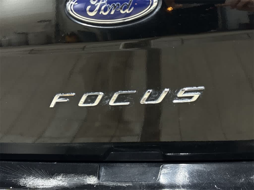 Thumbnail: 2010 Ford Focus - 23