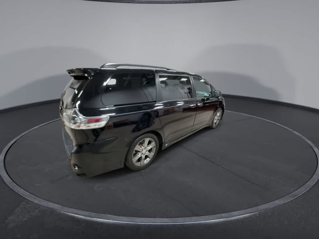 Thumbnail: 2014 Toyota Sienna - 8